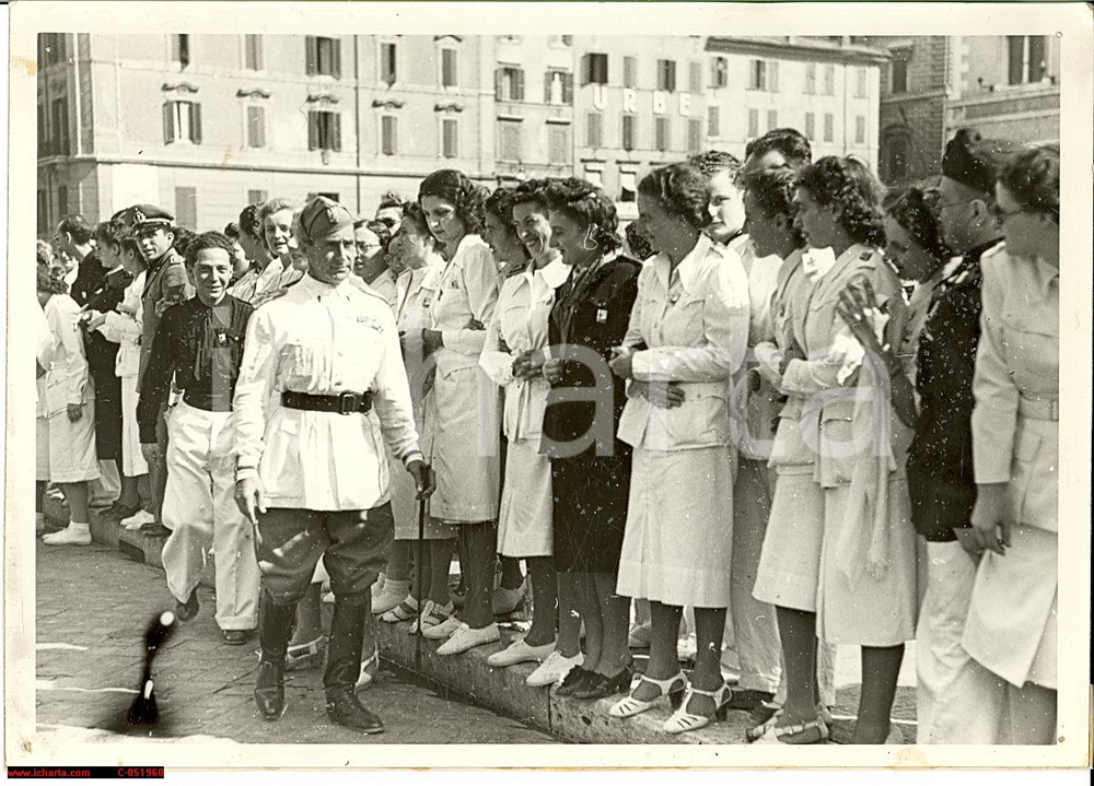 Fotografia d epoca originale 1939 Roma  ACHILLE STARACE inconta partecipanti corso insegnanti scuole medie 1