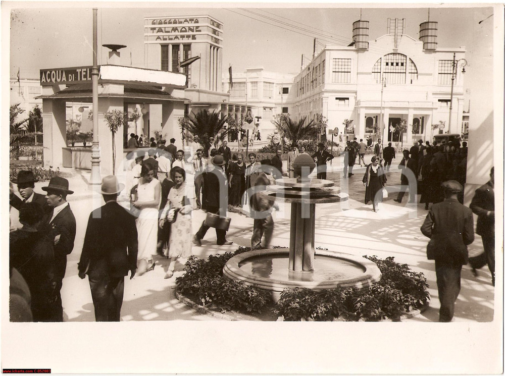 Fotografia d'epoca originale 1934 Bari, Fiera del Levante, la folla tra i padiglioni 1