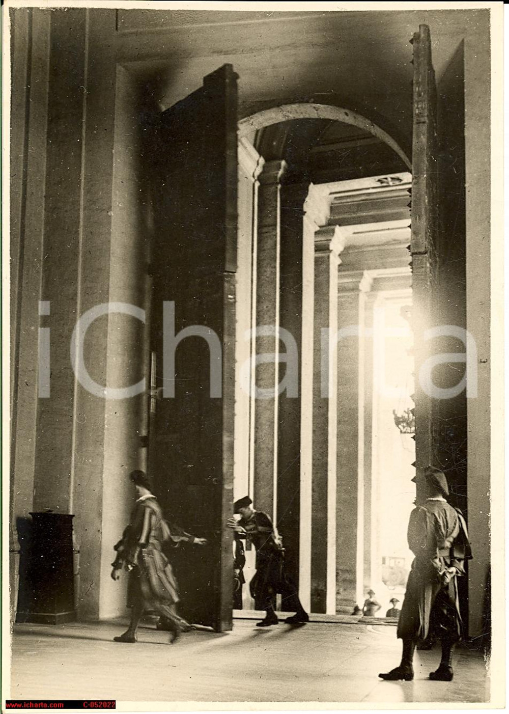 Fotografia d'epoca originale 1929 VATICANO Giubileo PIO XI Apertura portone bronzo 1