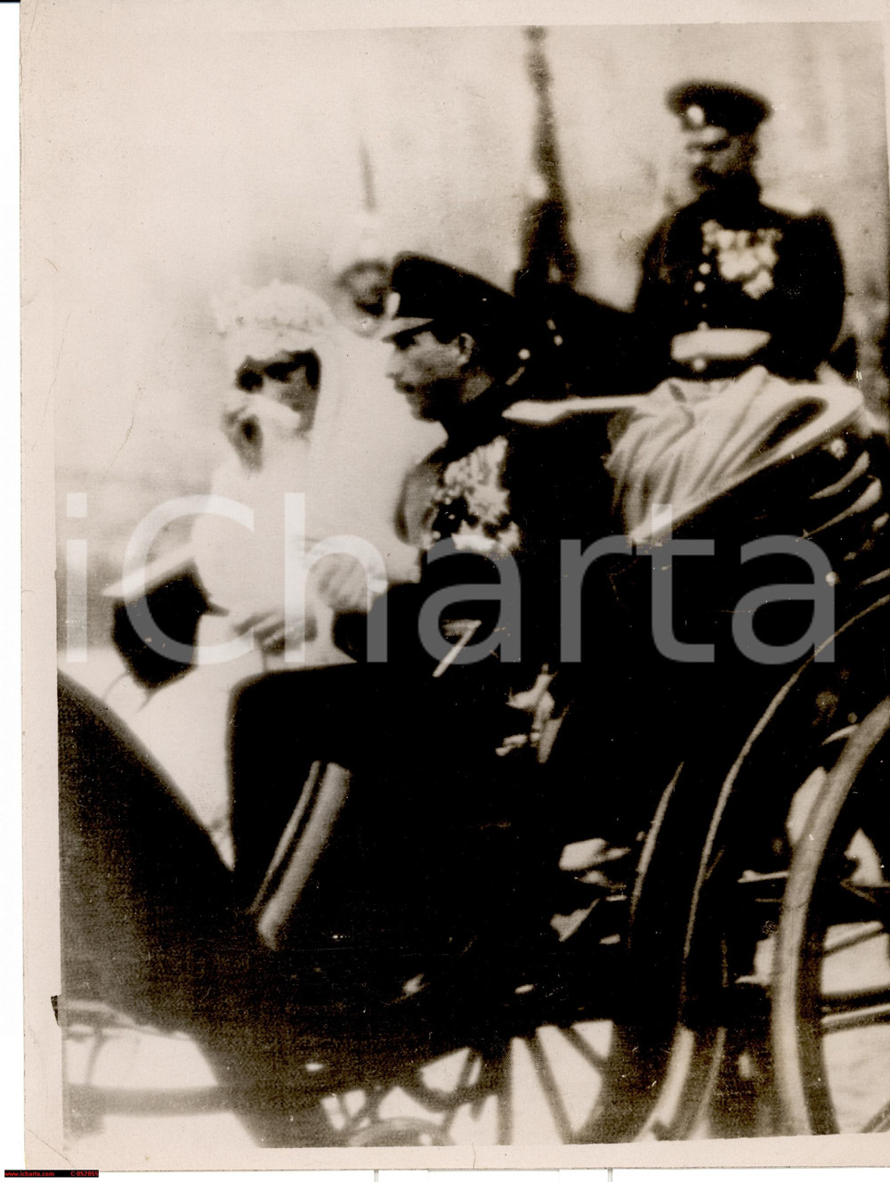 Fotografia d'epoca originale 1930 Sofia, attentato a Re Boris e Giovanna Savoia FOTO 1