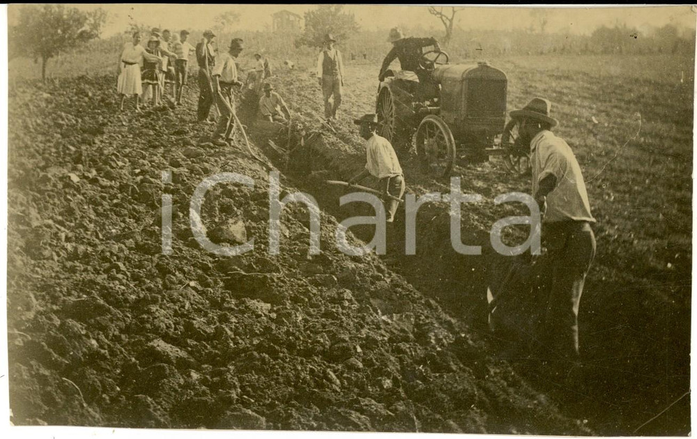 Fotografia d'epoca originale 1930 AREA LOMBARDA AGRICOLTURA Contadini lungo un canale di scolo *Foto 16x10 1