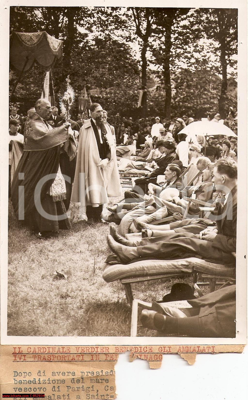 Fotografia d'epoca originale 1938 SAINT-LAURENT-SUR-SEVRES VERDIER benedice i malati 1