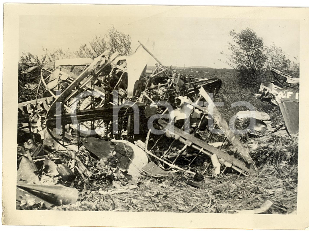 Fotografia d'epoca originale 1941 ODESSA (UCRAINA) WW2 I resti di un aereo sovietico distrutto *Fotografia 1