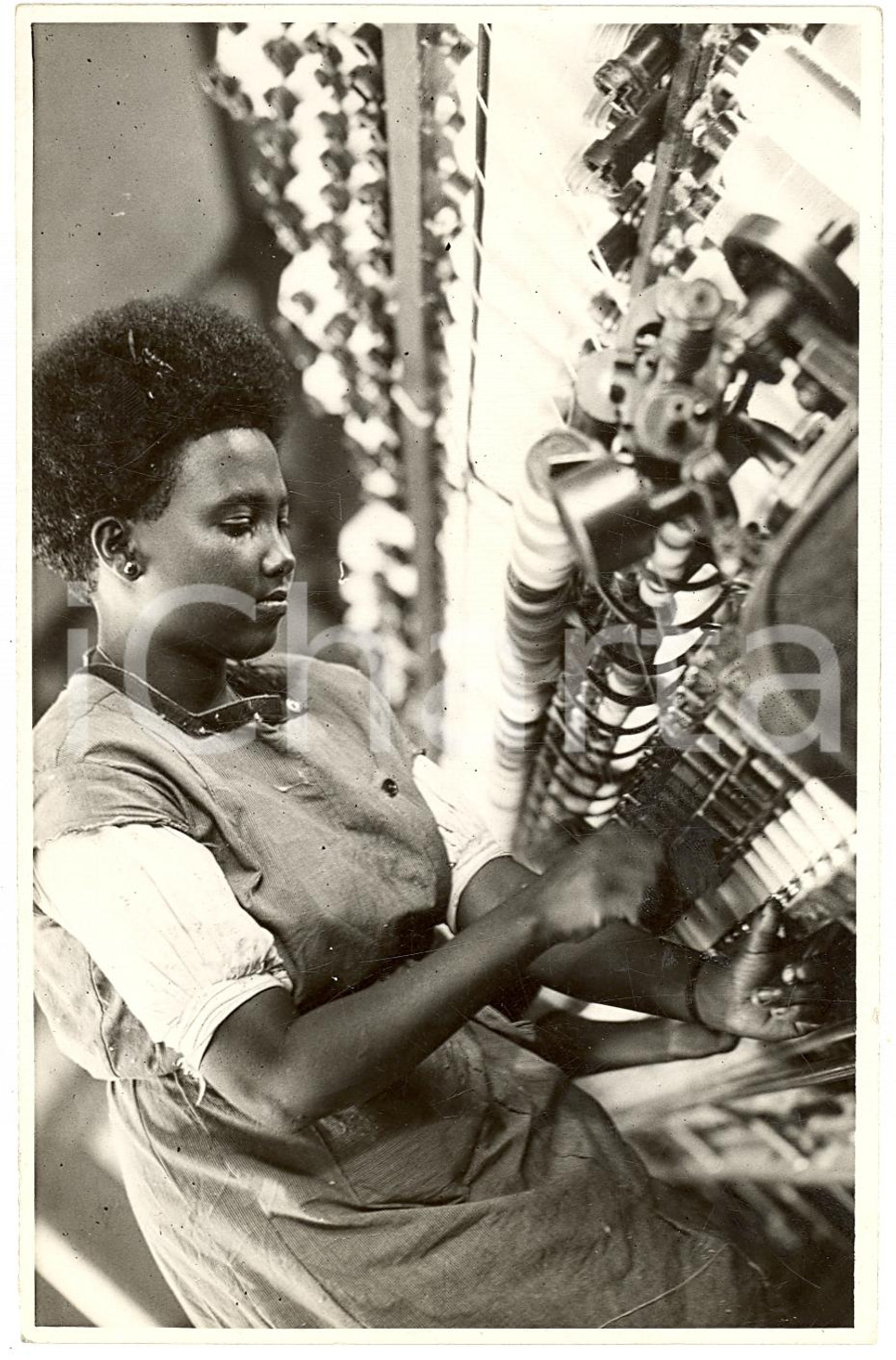 Fotografia d'epoca originale 1939 NAPOLI Ragazze indigene alle Cotoniere Meridionali si preparano per ETIOPIA 1