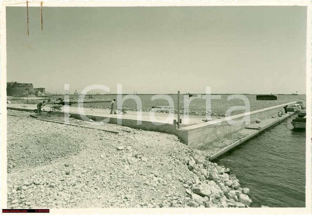 Fotografia d'epoca originale 1934 MANFREDONIA FG Costruzione dello scalo di alaggio 1