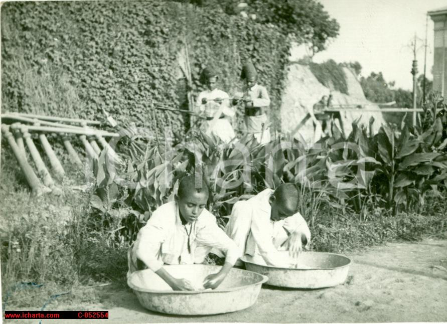 Fotografia d'epoca originale 1940 circa ETIOPIA A.O.I. AilÃ¹ e Agos sono bimbi puliti 1