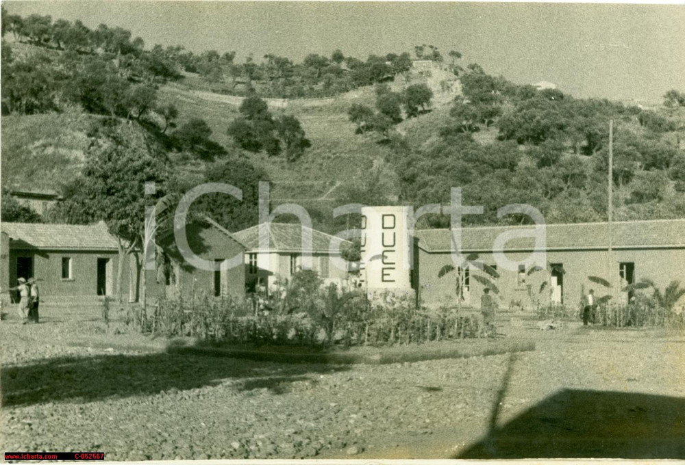 Fotografia d'epoca originale 1937 MESSINA Veduta di una fattoria con silos DUCE 1