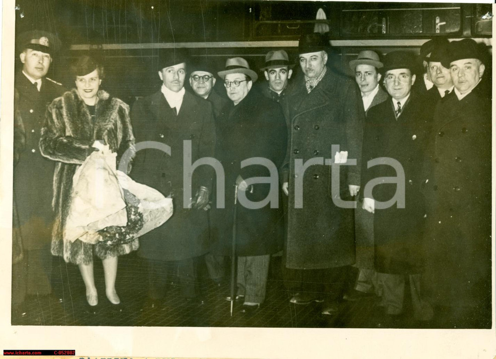 Fotografia d epoca originale 1935 ca BUCAREST Delegazione italiana alla stazione FOTOGRAFIA 1