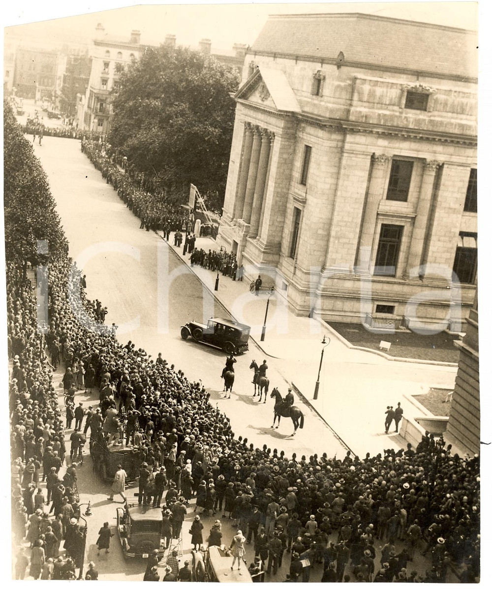 Fotografia d epoca originale 1933 LONDON GEORGES V driving through cheering crowds Real photo 1