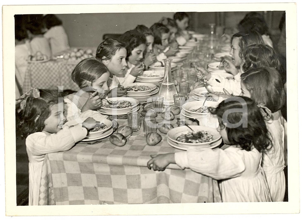Fotografia d epoca originale 1938 MILANO Refezione scolastica alle scuole TOMMASO GROSSI Fotografia 1