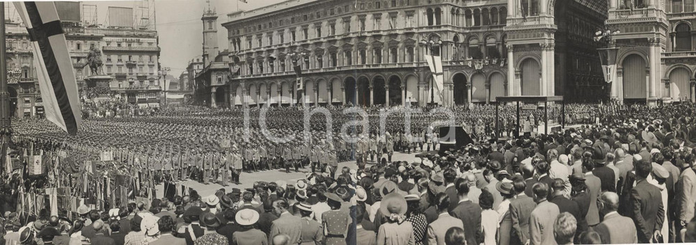 Fotografia d'epoca originale 1936 MILANO Messa in piazza DUOMO festa dello STATUTO 1