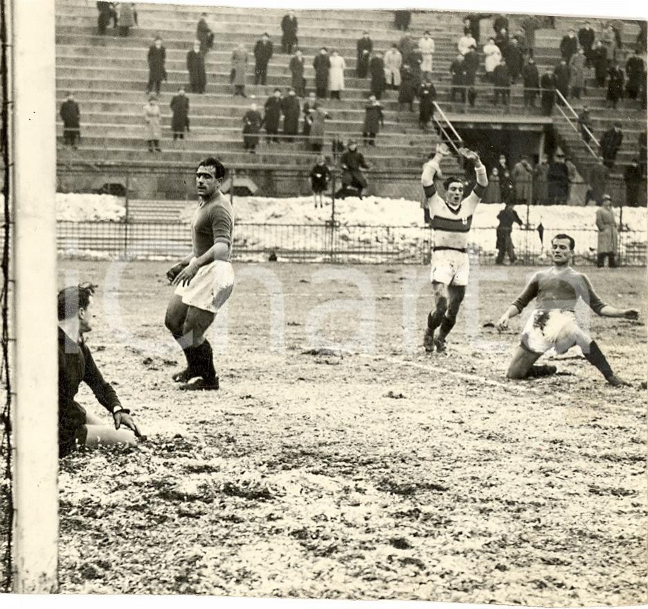 Fotografia d epoca originale 1941 CALCIO FIRENZE FIORENTINAAMBROSIANA INTER 21 Azione in area Foto 12x11 1