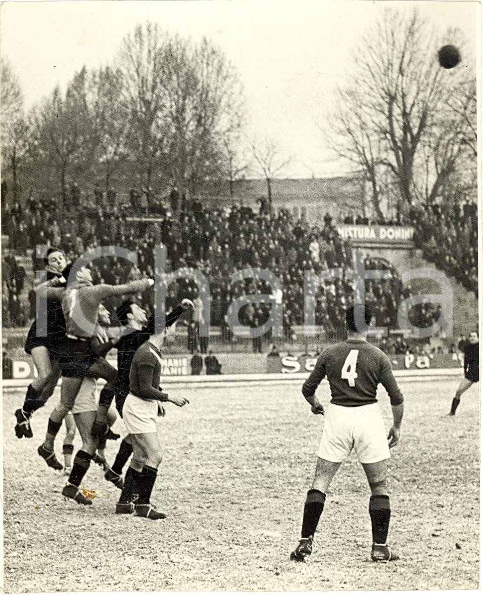 Fotografia d'epoca originale 1940 MILANO CALCIO Portiere ROMANO respinge di pugno *Fotografia 12x15 cm 1