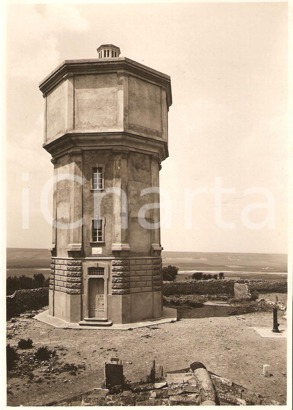 Fotografia d'epoca originale 1935 ca CASTELLUCCIO DEI SAURI (FG) Serbatoio pensile 1