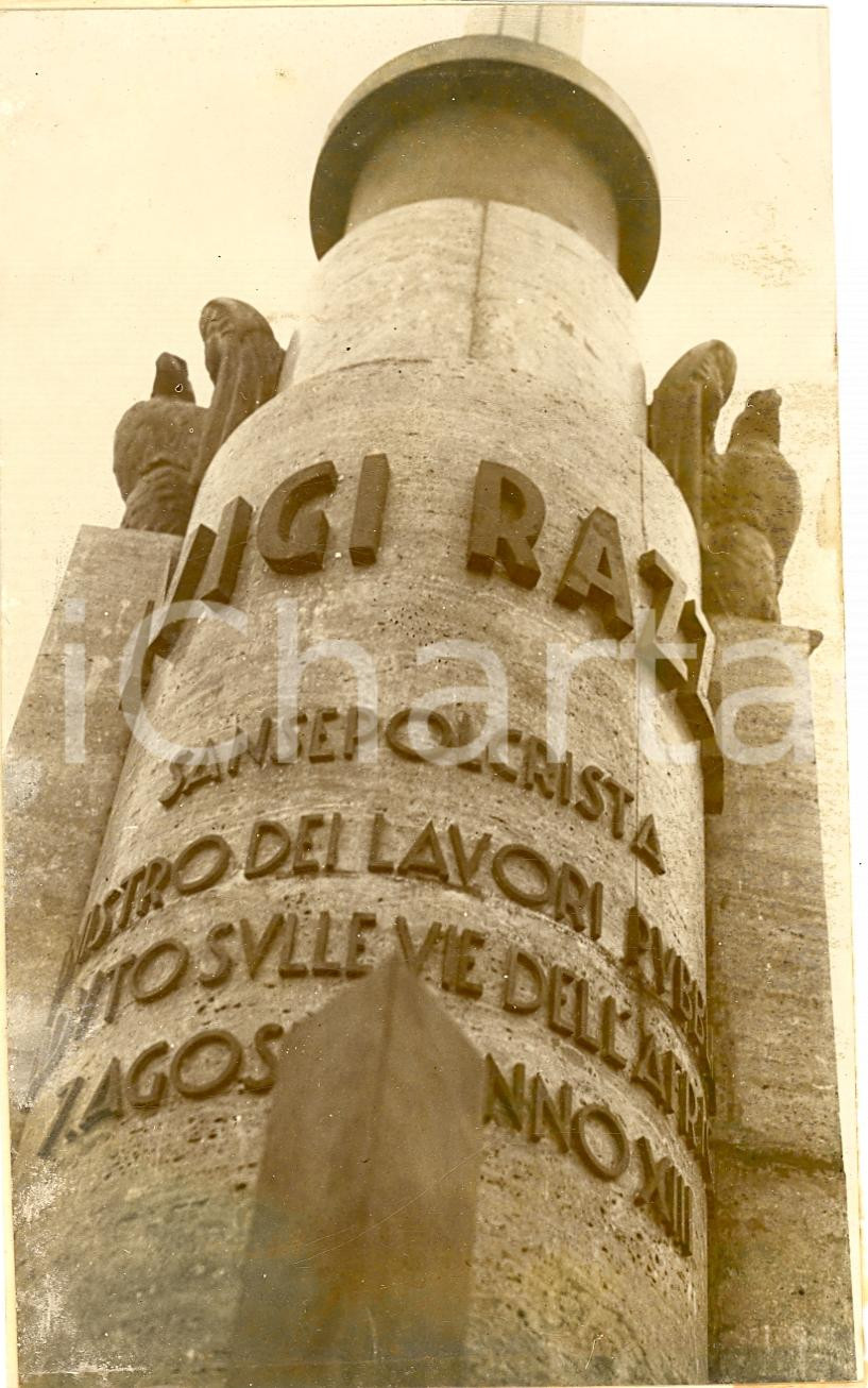 Fotografia d'epoca originale 1940 ca NAPOLI Monumento a Luigi RAZZA nella nuova Stazione Marittima Fotografia 1