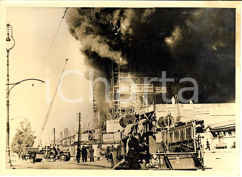 Fotografia d'epoca originale 1939 VARSAVIA La stazione distrutta dall'incendio FOTO 1
