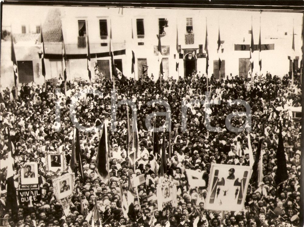 Fotografia d'epoca originale 1937 ITALIA FASCISMO Folla in piazza in attesa di Mussolini *Foto 24x18 cm 1