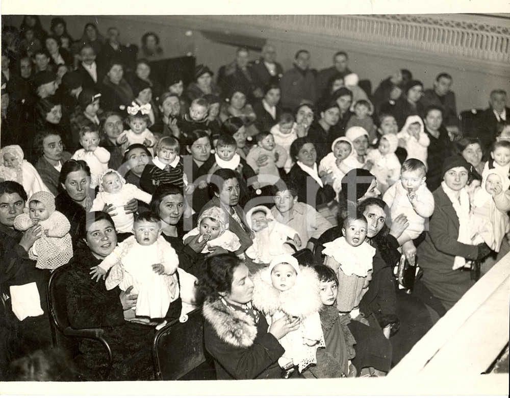 Fotografia d'epoca originale 1933 MILANO Premio madri meritevoli al Teatro MANZONI *Fotografia 1