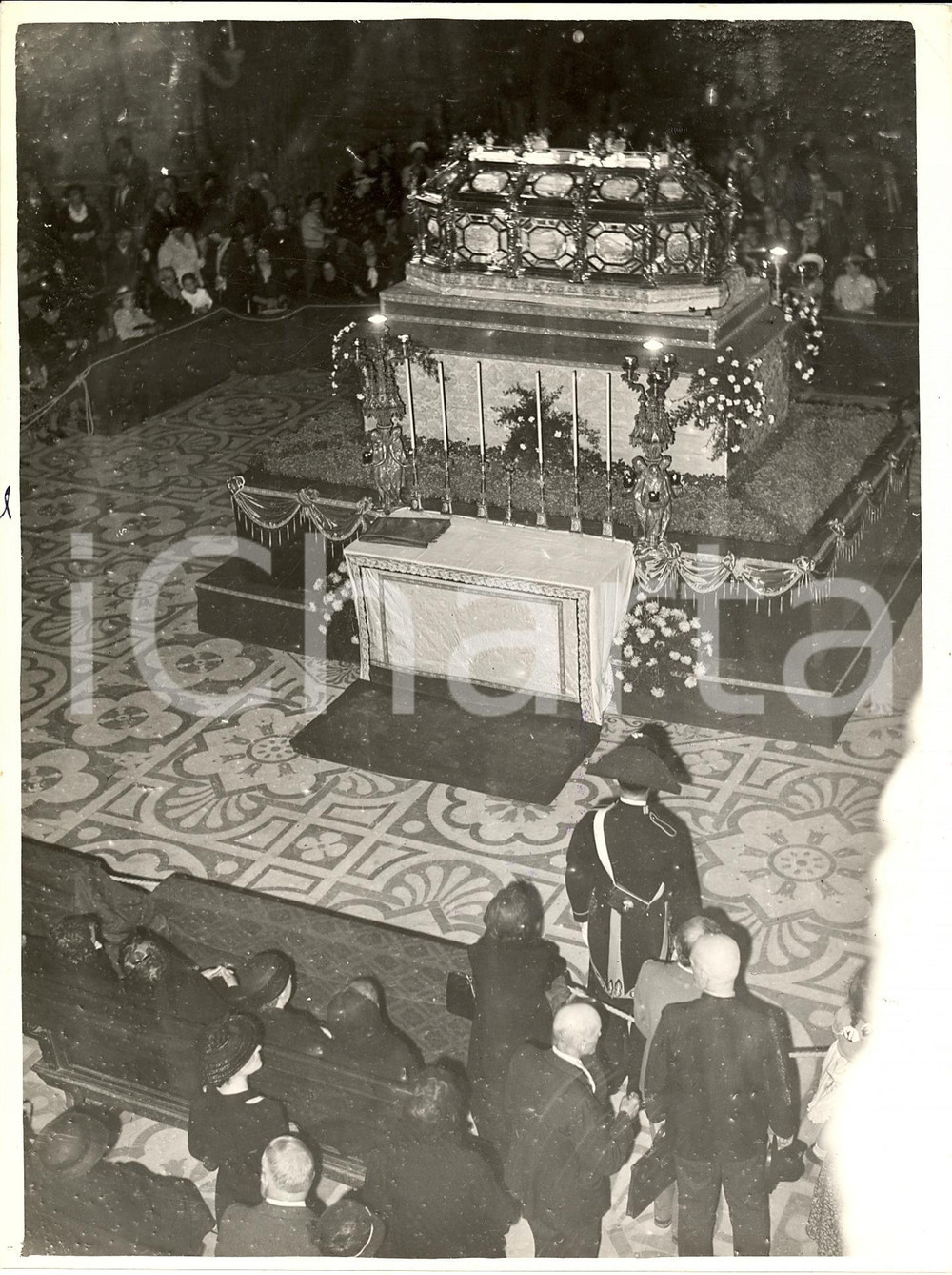 Fotografia d'epoca originale 1938 MILANO Urna SAN CARLO esposta al pubblico in DUOMO *Fotografia 1