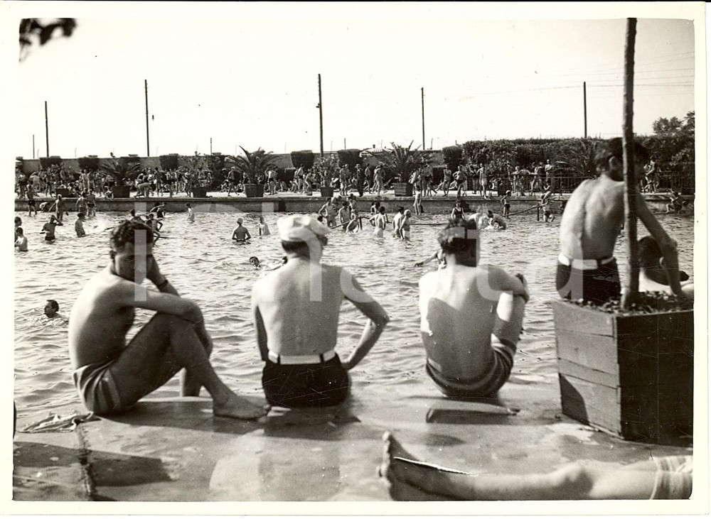 Fotografia d'epoca originale 1939 MILANO Bagnanti si rinfrescano a Piscina del LIDO *Fotografia 1