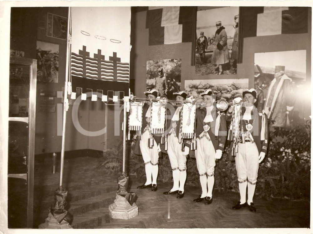 Fotografia d epoca originale 1935 MILANO CASTELLO SFORZESCO Cerimonia inaugurazione MUSEO della GUERRA 1