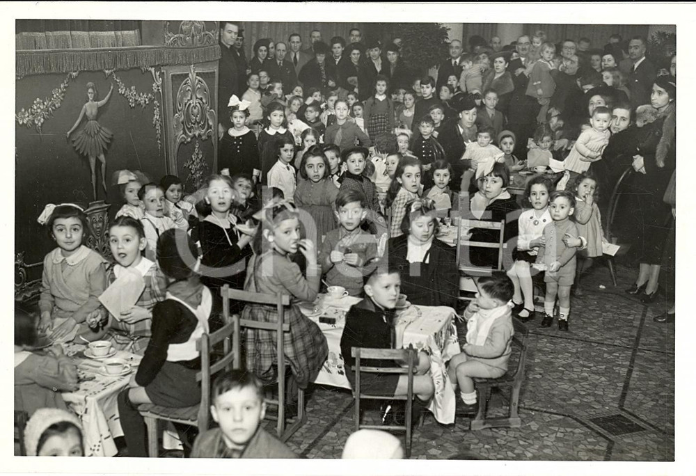Fotografia d epoca originale 1939 MILANO La Befana Fascista alla sede del RACI Foto 1