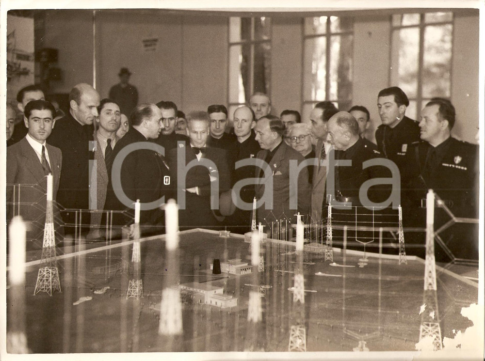 Fotografia d'epoca originale 1937 MILANO Augusto DE MARSANICH Stand EIAR Mostra RADIO *Fotografia 1