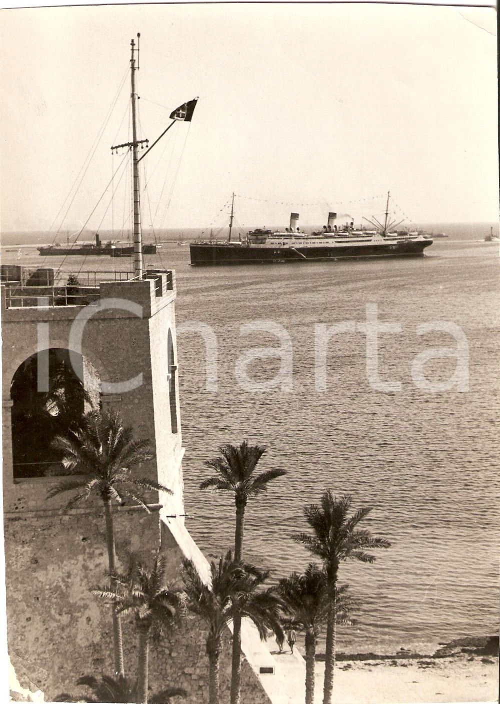 Fotografia d'epoca originale 1936 TRIPOLI (LIBIA) Il CONTE BIANCAMANO entra in porto 1