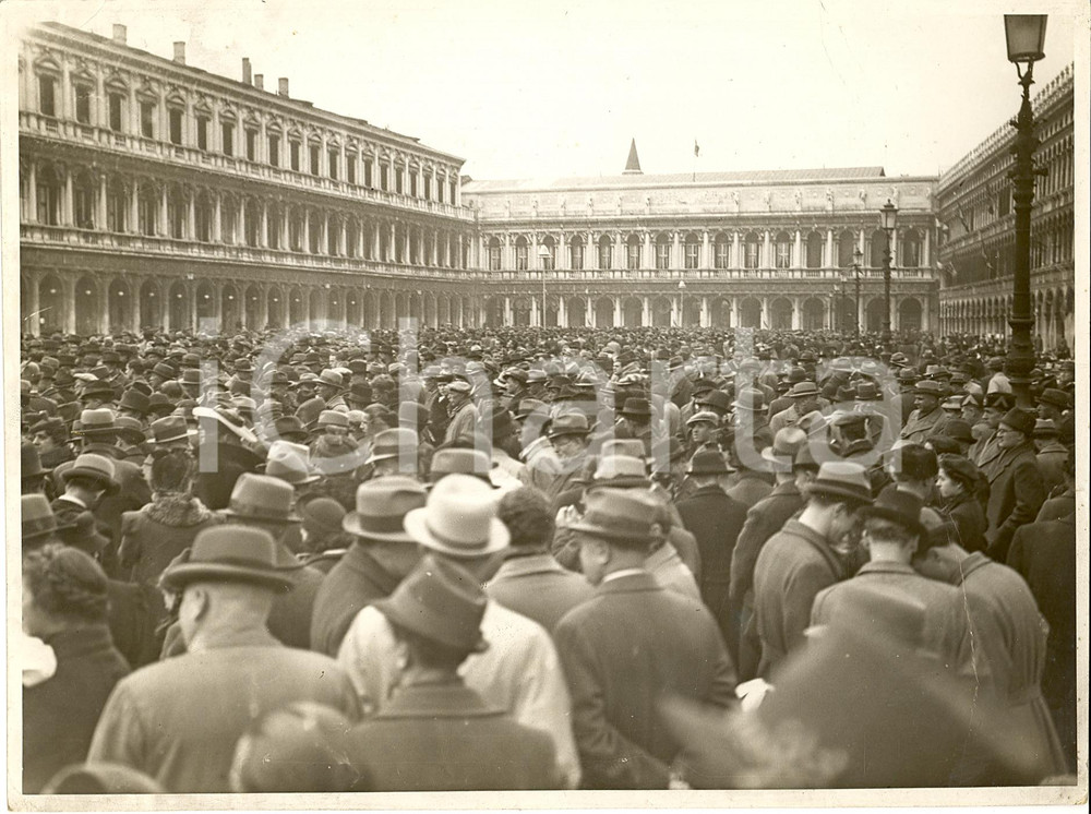 Fotografia d epoca originale 1934 VENEZIA Folla ascolta il DUCE in piazza SAN MARCO Fotografia 1