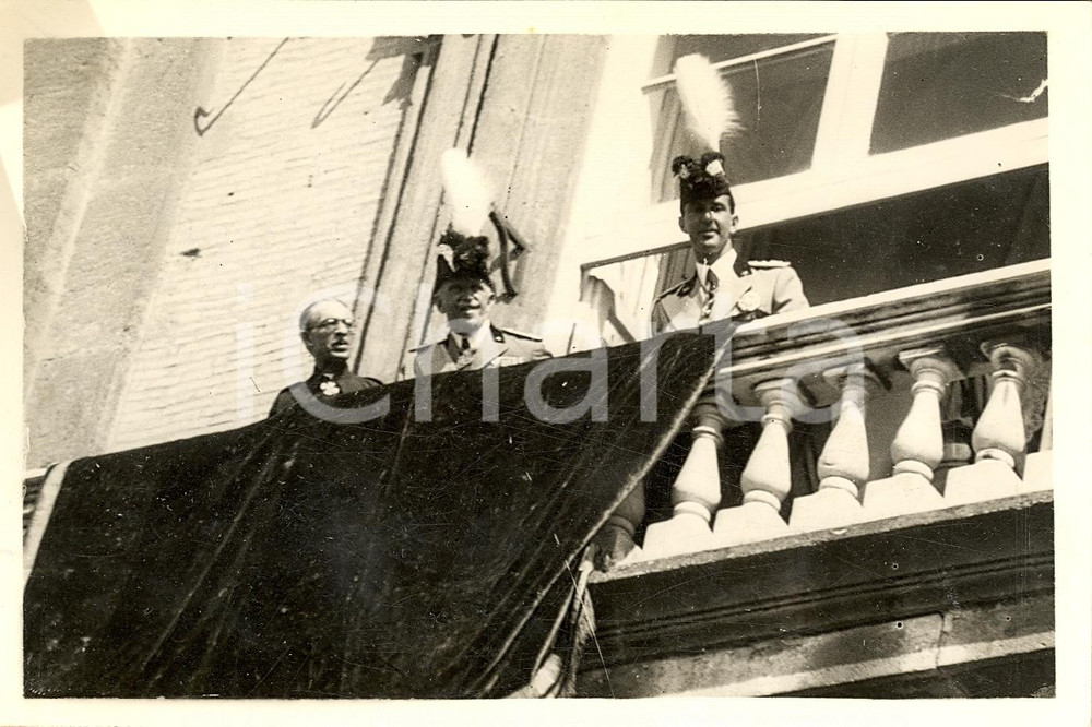 Fotografia d'epoca originale 1934 NAPOLI Il Re e UMBERTO II al balcone della Reggia 1