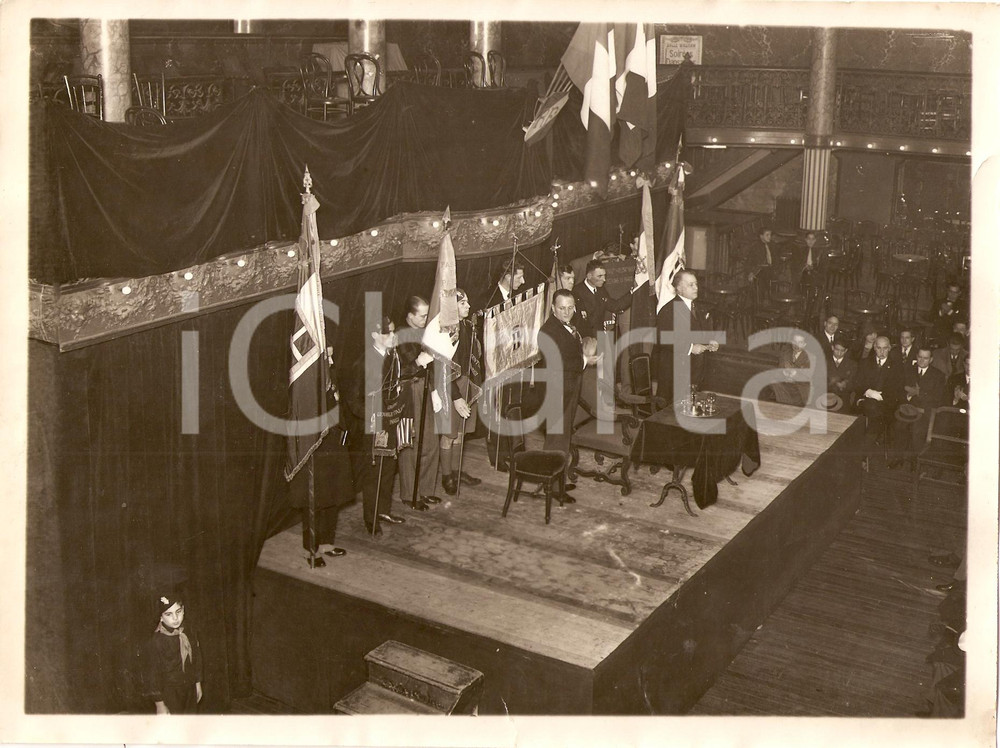 Fotografia d'epoca originale 1930 PARIS Console Giuseppe GENTILE parla ai FASCI FRANCESI *Fotografia 1