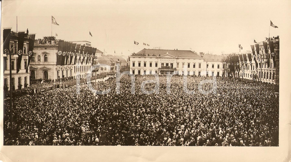 Fotografia d'epoca originale 1938 BERLIN Un'enorme folla alla Reichskanzlei per il ritorno di Adolf HITLER 1