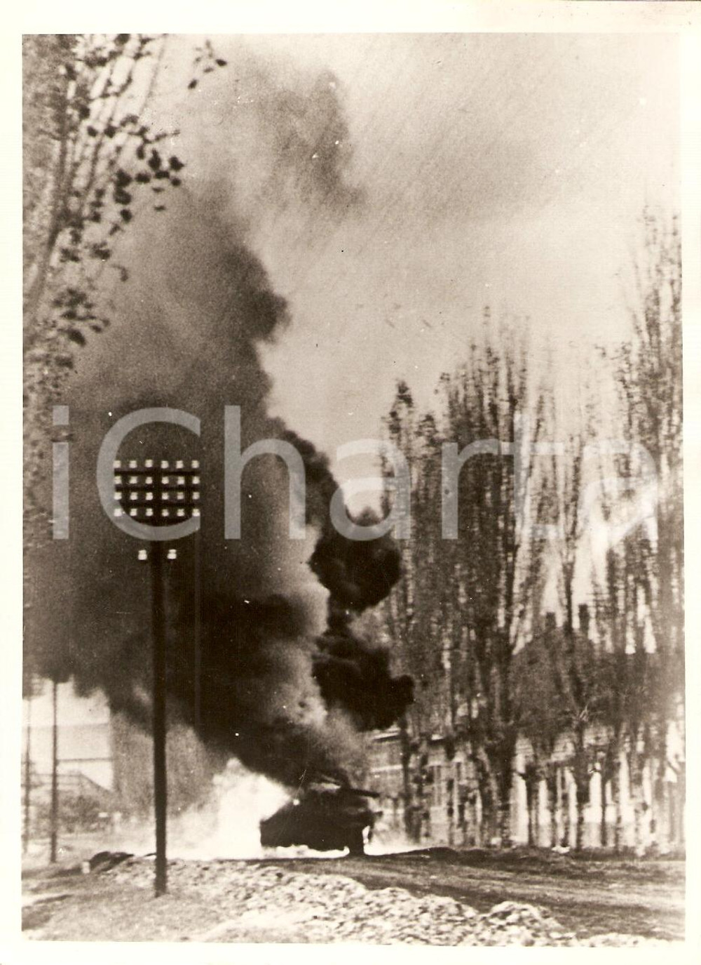 Fotografia d'epoca originale 1940 ca WW2 Esplosione di un carro armato sovietico 1