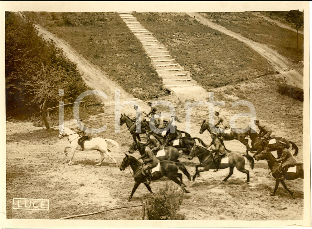 Fotografia d'epoca originale 1939 PINEROLO (TO) Corse di cavalleria per visita DUCE 1