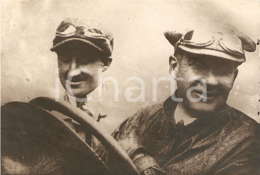 Fotografia d'epoca originale 1920 ca LIONE (F) Felice NAZZARO con il suo meccanico 1