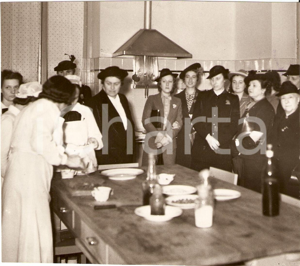 Fotografia d'epoca originale 1938 MILANO Scuola SACCHI Giornata della Signorina con mogli ALFIERI e PESENTI 1