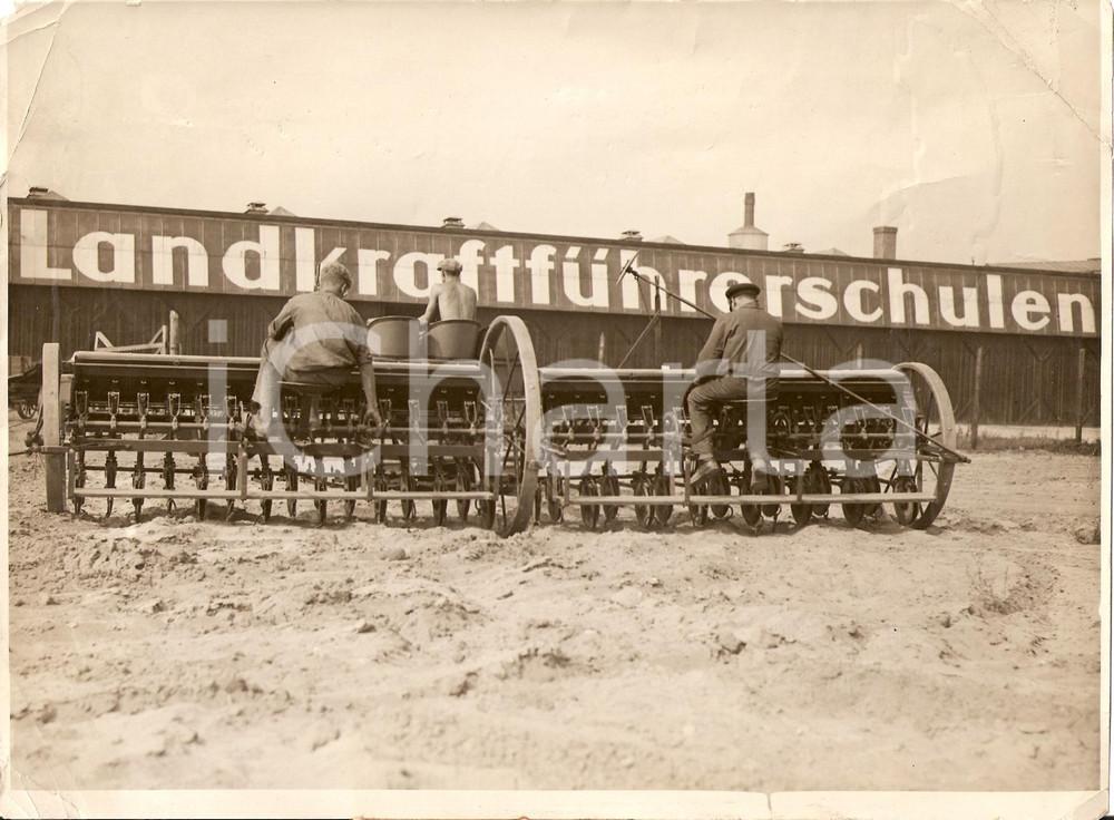 Fotografia d'epoca originale 1935 GERMANIA LandkraftfÃ¼hrerschulen *Contadini erpice Foto DANNEGGIATA 1