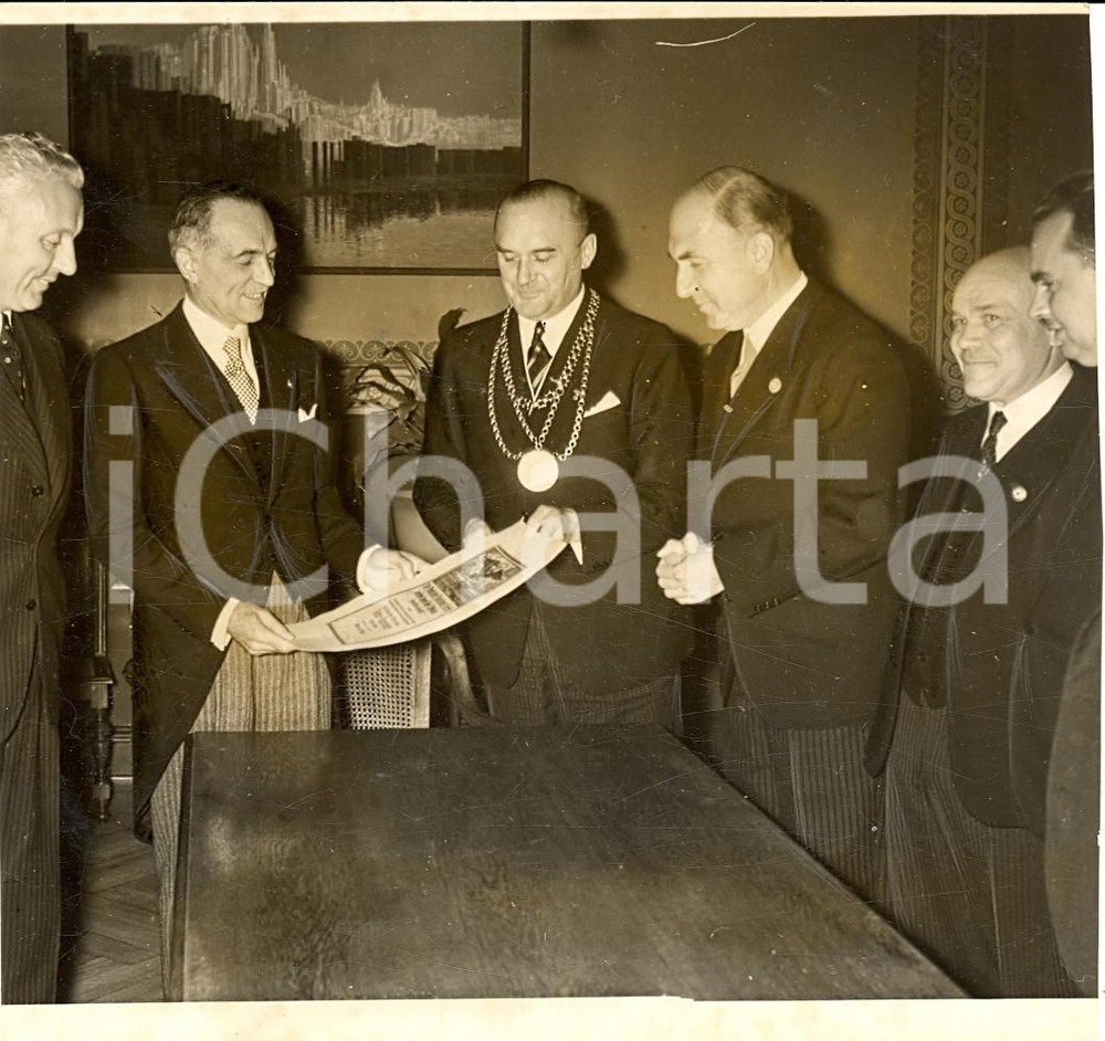 Fotografia d'epoca originale 1938 MILANO Cerimonia di premiazione per un'associazione *Foto 13x13 cm 1