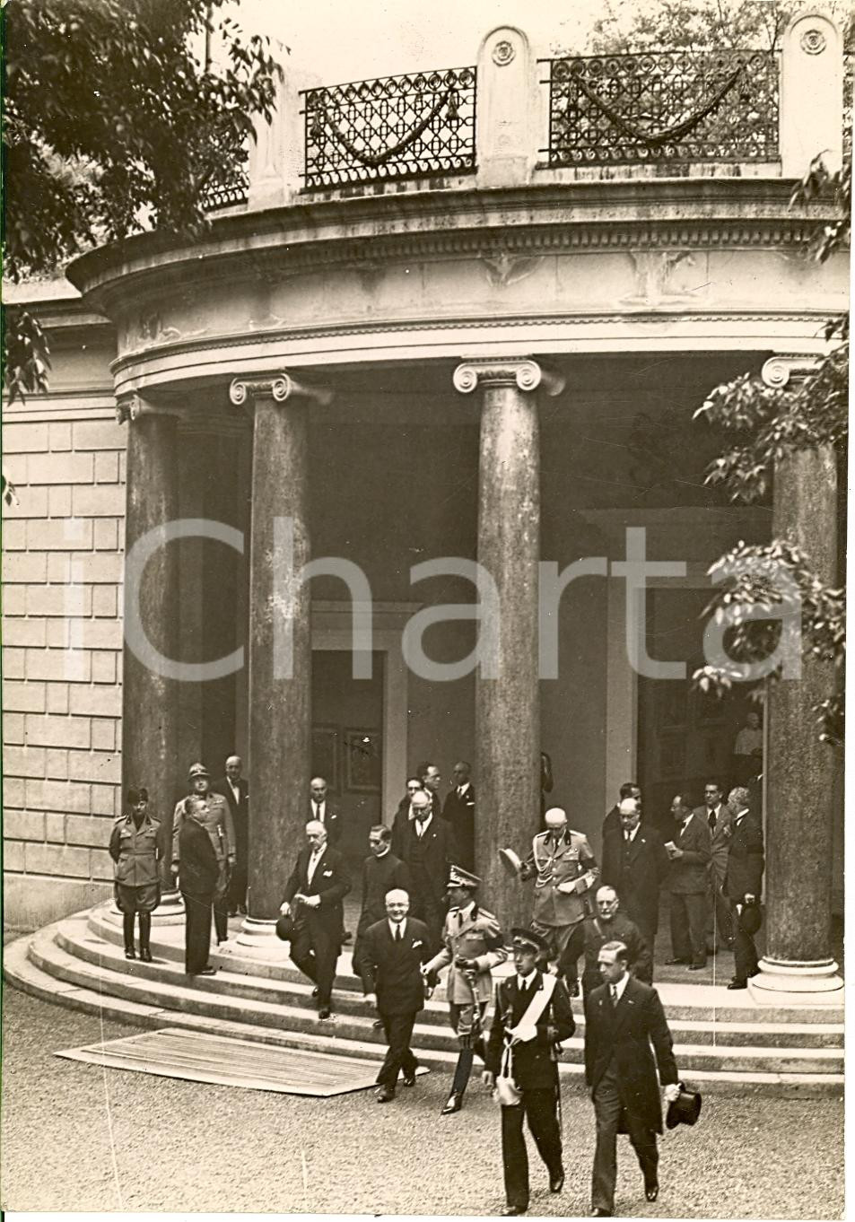 Fotografia d'epoca originale 1934 VENEZIA XIX BIENNALE Umberto II esce da Padiglione FRANCIA Umberto BELLOTTO 1