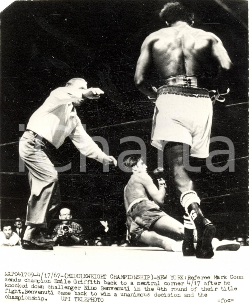 Fotografia d'epoca originale 1967 NEW YORK (USA) BOXE Pugile Emile GRIFFITH manda al tappeto Nino BENVENUTI 1