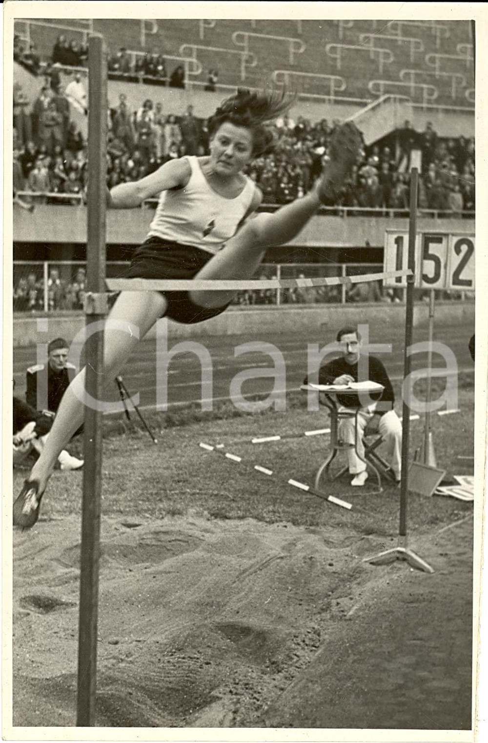 Fotografia d'epoca originale 1941 TORINO La gara di salto in alto della GIL ATLETICA 1