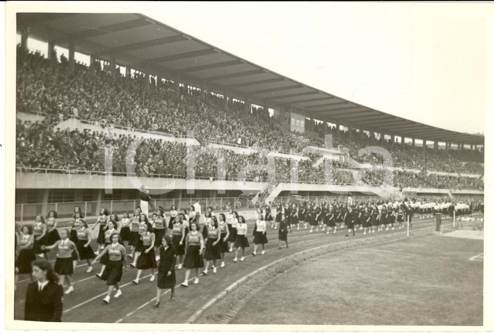 Fotografia d'epoca originale 1941 TORINO Sfilata delle atlete prima delle finali GIL 1