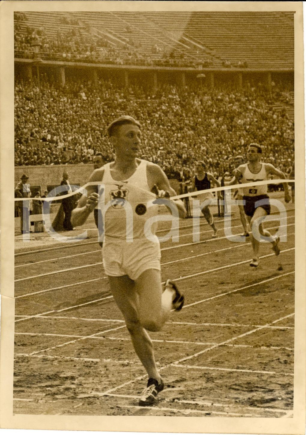 Fotografia d'epoca originale 1942 BERLIN Atletica Rudolf HARBIG vince gara 400 metri 1