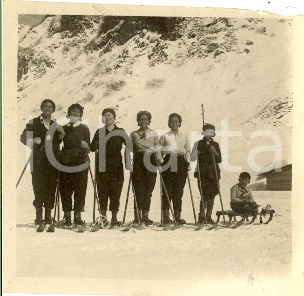 Fotografia d'epoca originale 1930 ca CORTINA D'AMPEZZO (BL) ? Sciatrici e bambino sullo slittino *Fotografia 1