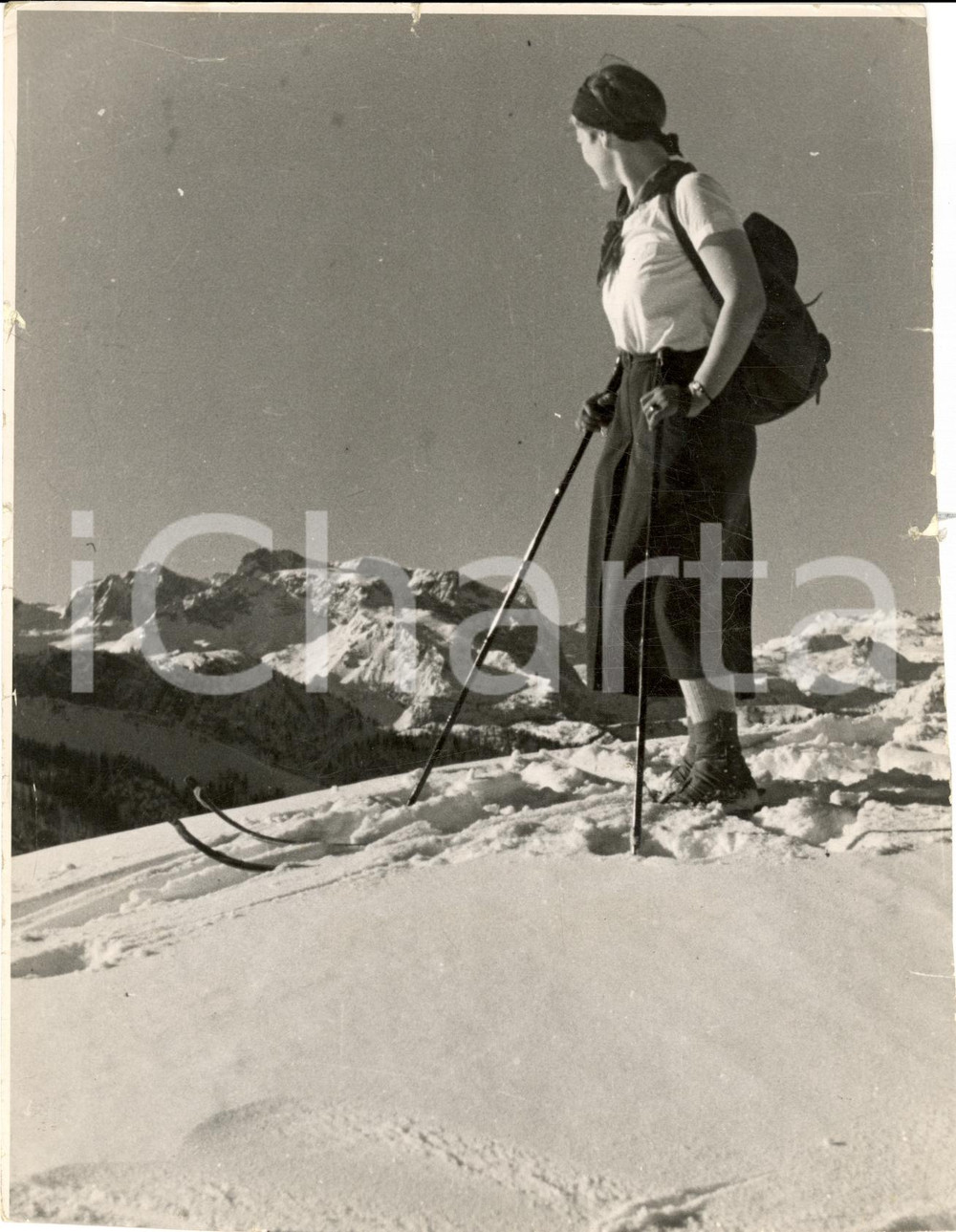Fotografia d'epoca originale 1930 ca BERCHTESGADEN (DE) Sciatrice HJ su VERKEHRSAMT 1