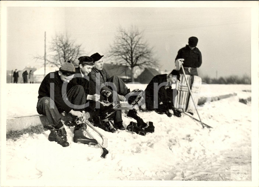 Fotografia d epoca originale 1945 SZCZEPANOWICE Hockey su ghiaccio anche a contadini 1