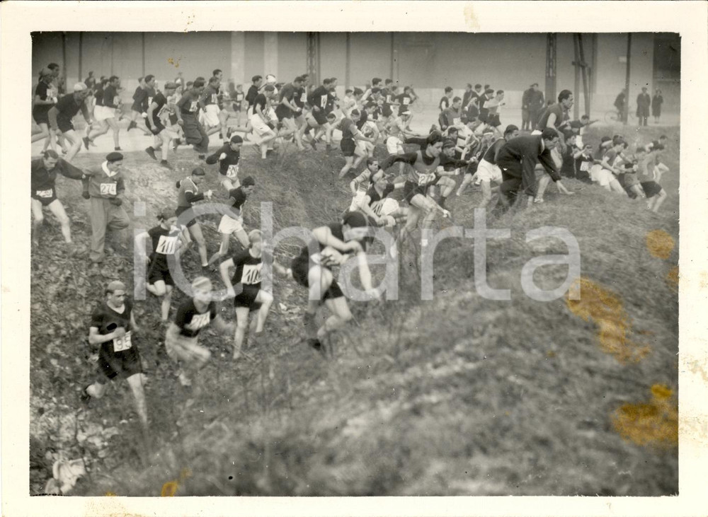 Fotografia d'epoca originale 1936 MILANO Campo GIURIATI Corsa campestre Giovani Fascisti *Fotografia 1
