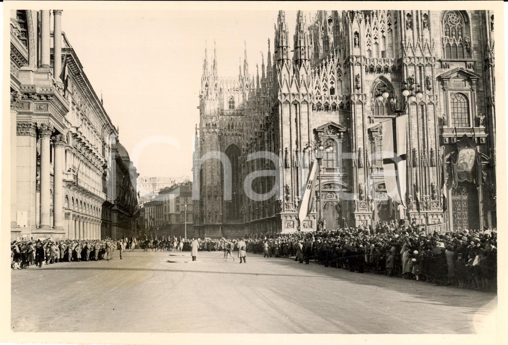 Fotografia d'epoca originale 1932 MILANO Corteo per Anniversario Vittoria in PIAZZA DUOMO 5 novembre *Foto 1