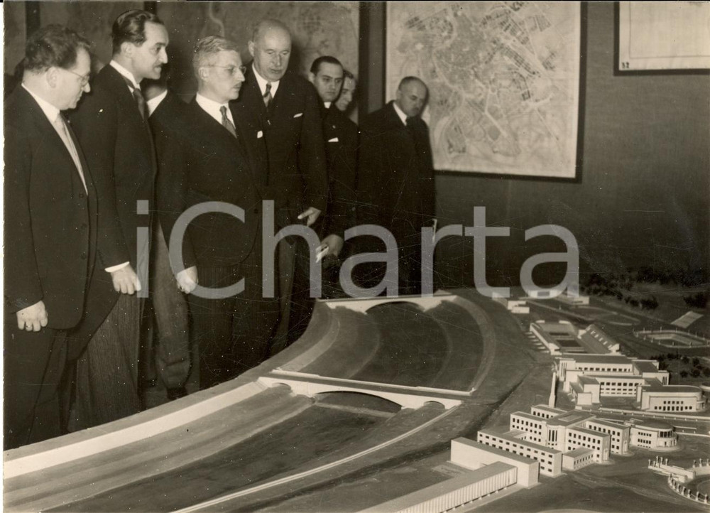 Fotografia d'epoca originale 1937 WIEN Kurt Alois VON SCHUSCHNIGG visita mostra architettura SEZESSION *Foto 1