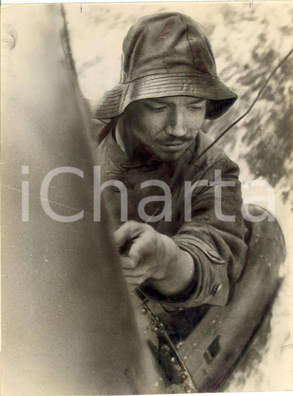 Fotografia d'epoca originale 1942 GUERRA NAVALE WW2 Radiotelegrafista giapponese al lavoro su battello *FOTO 1